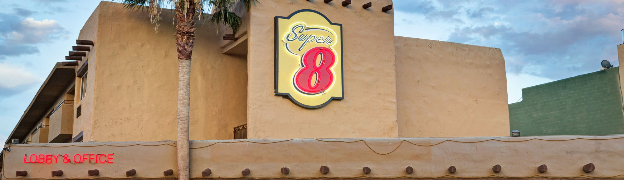 Foto: Vegas.com Außenansicht: Super 8 Las Vegas