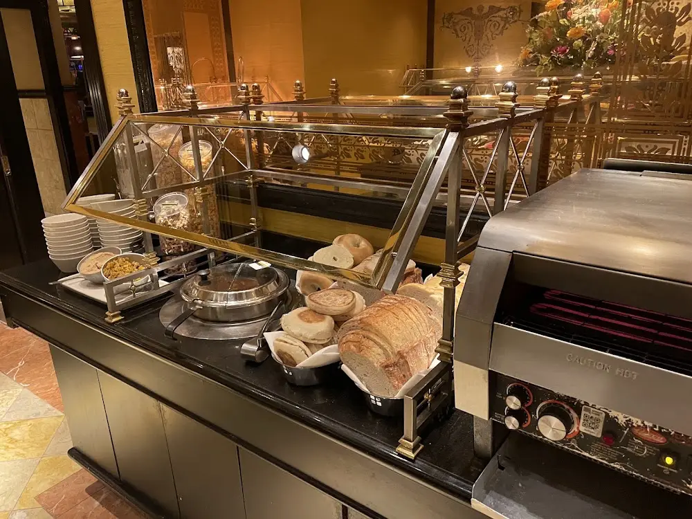 Grand Lux Cafe