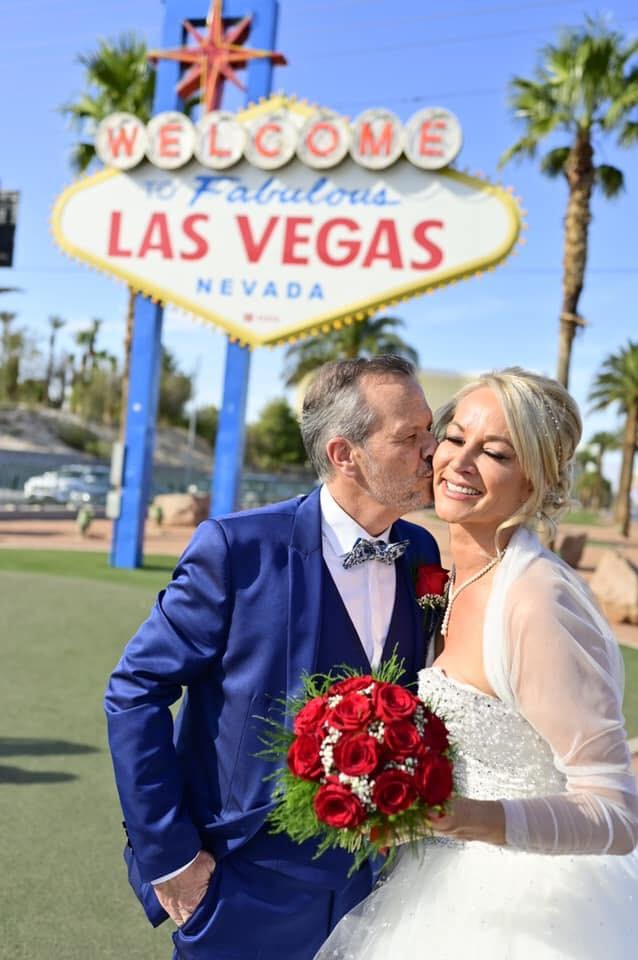 Welcome to Fabulous Las Vegas Sign Wedding – A Special Memory