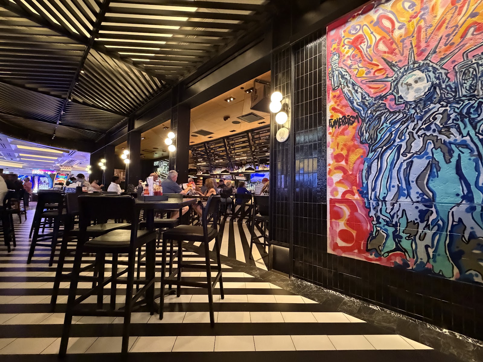 Black Tap Craft Burgers & Beer Las Vegas, Vorschau 7