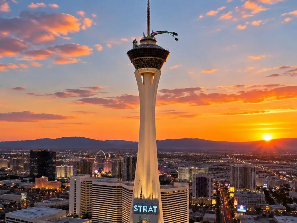 The STRAT SkyPod & Thrill Rides